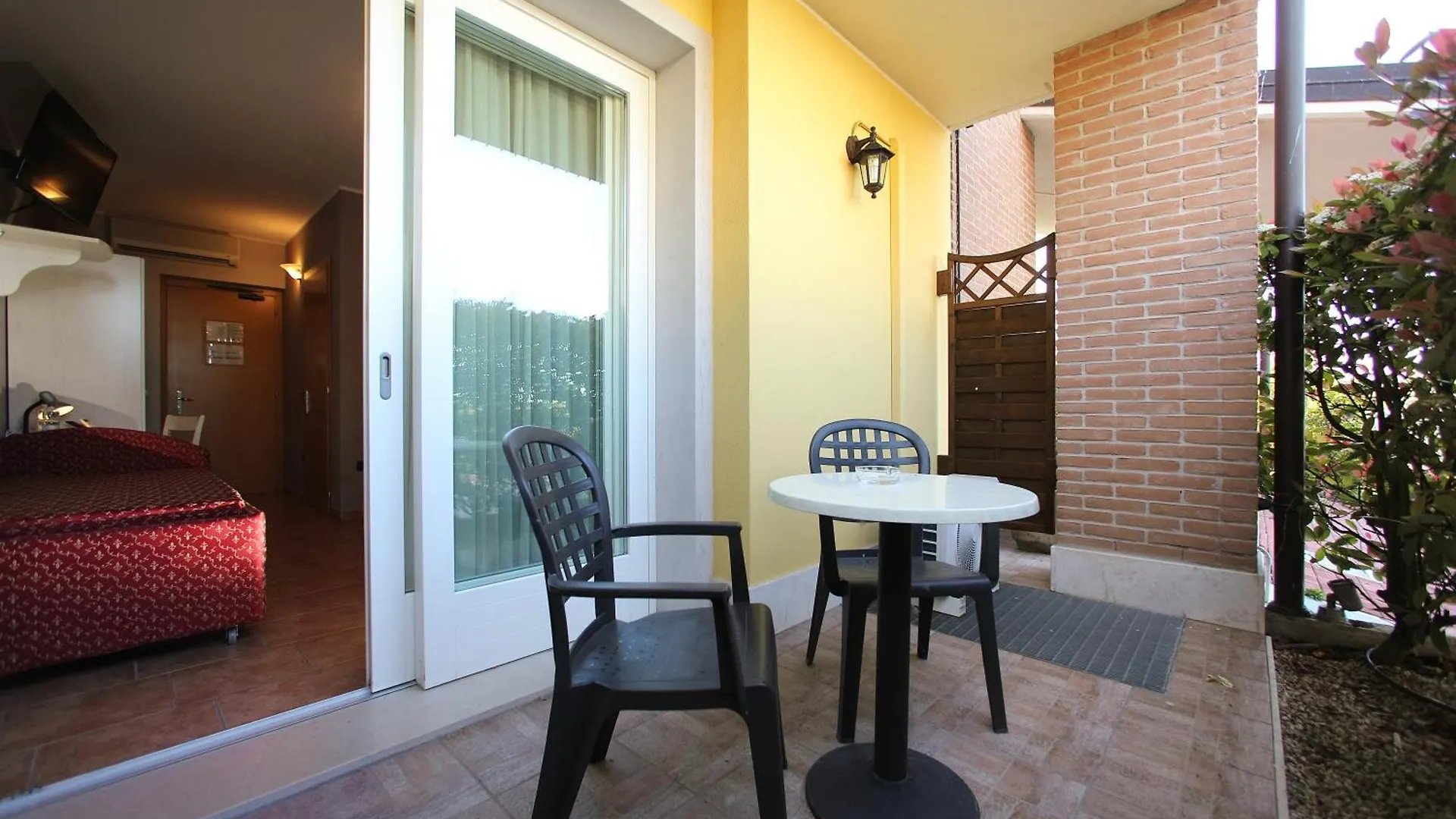Hotel Campanello Castelnuovo del Garda 3*,  Italy
