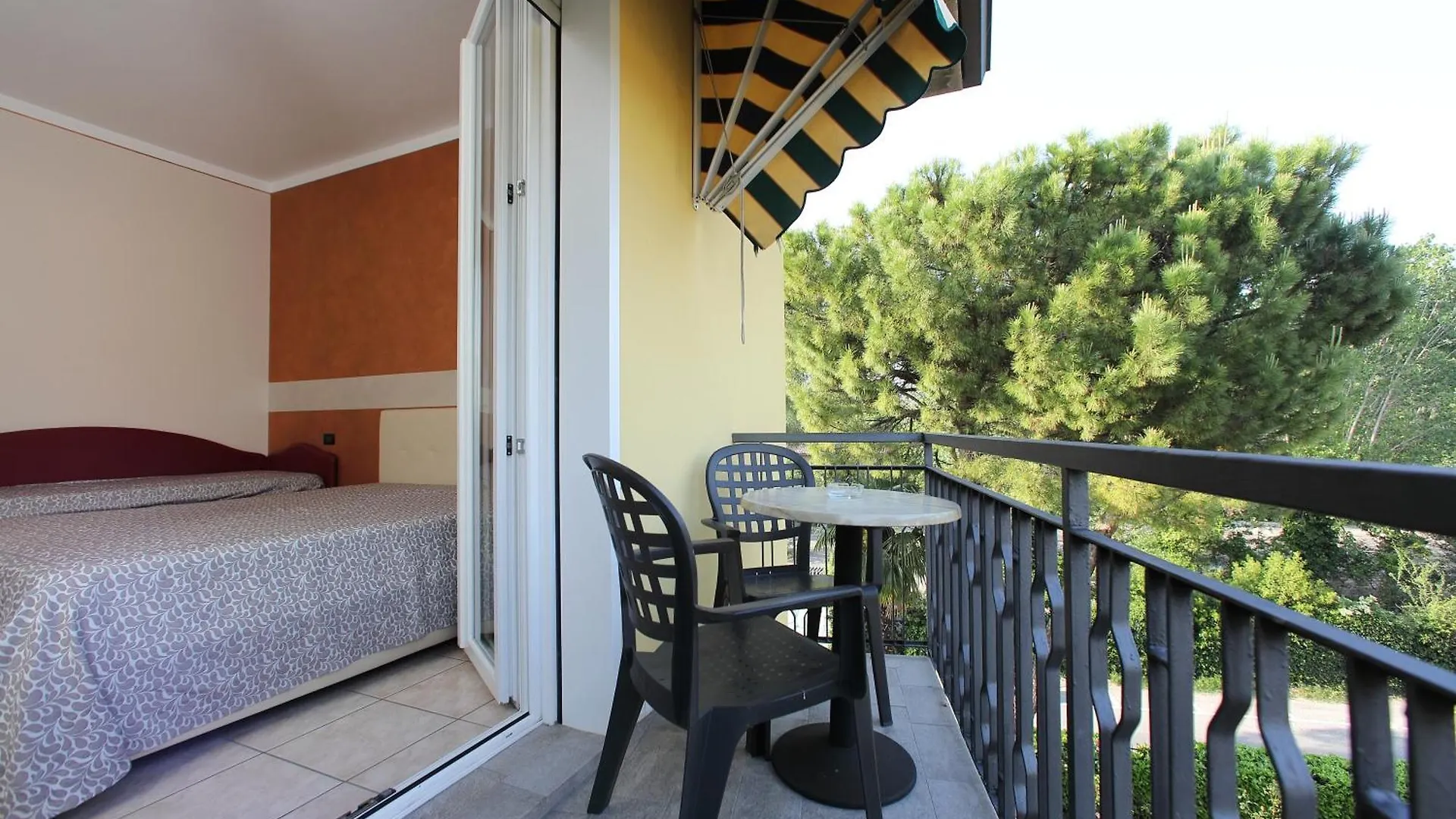 Hotel Campanello Castelnuovo del Garda 3*,  Italy